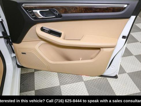 Used 2018 Porsche Macan Turbo image 21