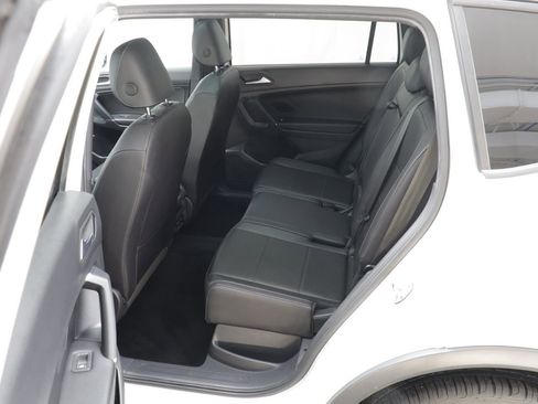 Used 2020 Volkswagen Tiguan SE R-Line image 14