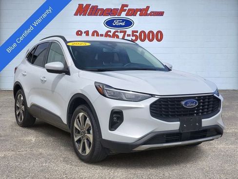 Certified 2025 Ford Escape Platinum AWD/4WD image 2