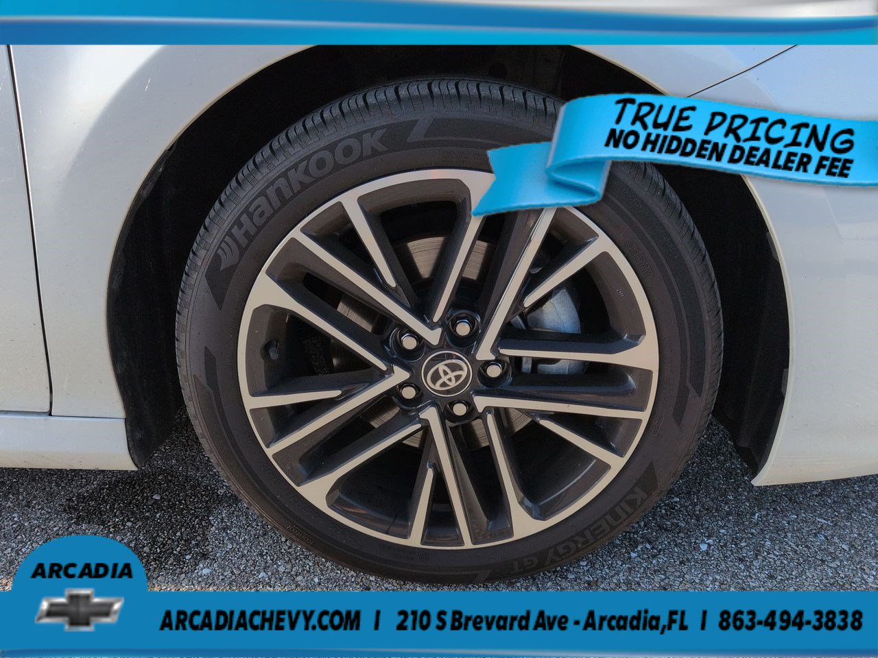 Used 2025 Toyota Camry XLE FWD image 9