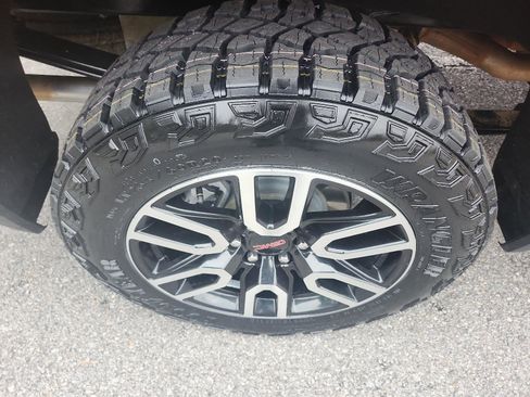 Certified 2025 GMC Sierra 1500 AT4 w/ AT4 Premium Package image 9