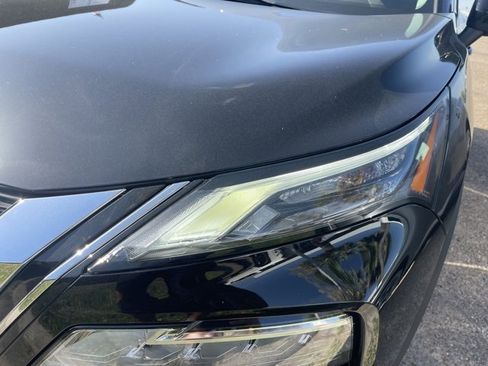 Used 2023 Nissan Rogue SL w/ SL Premium Package image 9