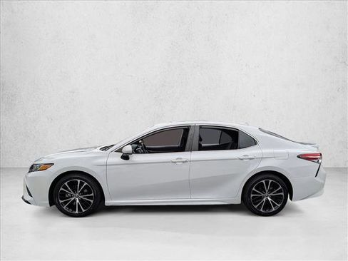 Used 2020 Toyota Camry SE image 9