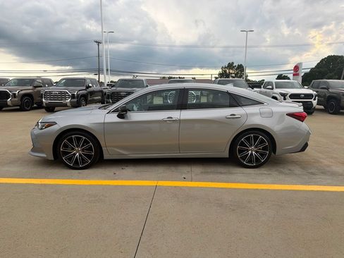 Used 2021 Toyota Avalon Touring w/ Advanced Safety Package FWD image 4