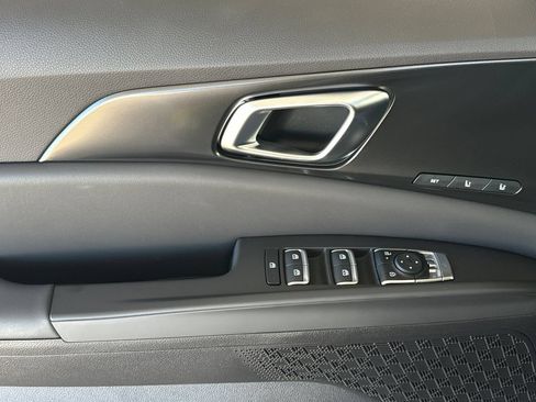 New 2026 Kia Carnival SX w/ SX Dark Edition Package FWD image 8
