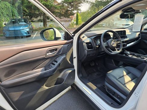 Used 2023 Nissan Rogue SL w/ SL Premium Package AWD/4WD image 7