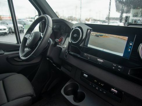 Used 2025 Mercedes-Benz Sprinter 4500 image 30