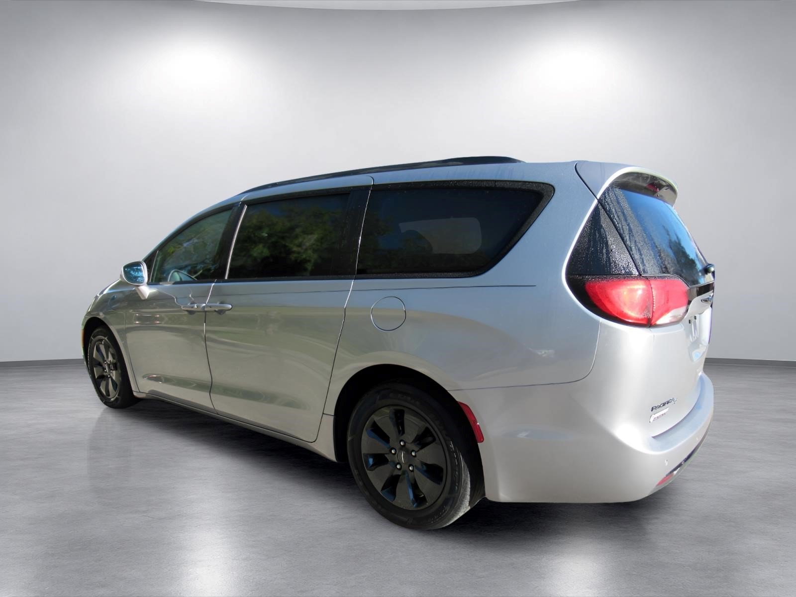 Used 2019 Chrysler Pacifica Touring-L w/ S Appearance Package FWD image 4
