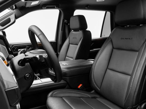 Used 2025 GMC Yukon Denali image 31