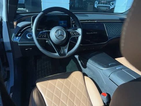 Used 2025 Mercedes-Benz E 350 4MATIC Sedan image 8