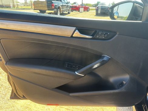 Used 2021 Volkswagen Passat 2.0T SE image 9