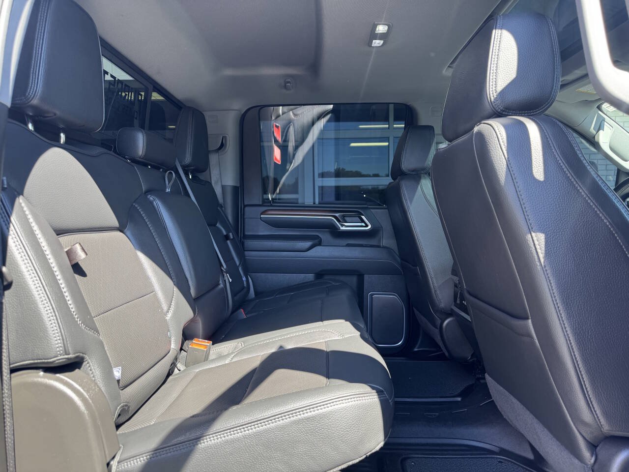 Used 2025 GMC Sierra 3500 Denali w/ Denali Reserve Package AWD/4WD image 39