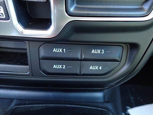 New 2025 Jeep Gladiator Sport image 18