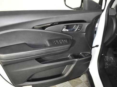 Used 2022 Honda Pilot Touring image 40