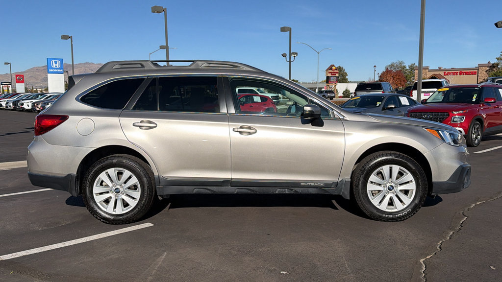 Used 2017 Subaru Outback 2.5i Premium AWD/4WD image 2