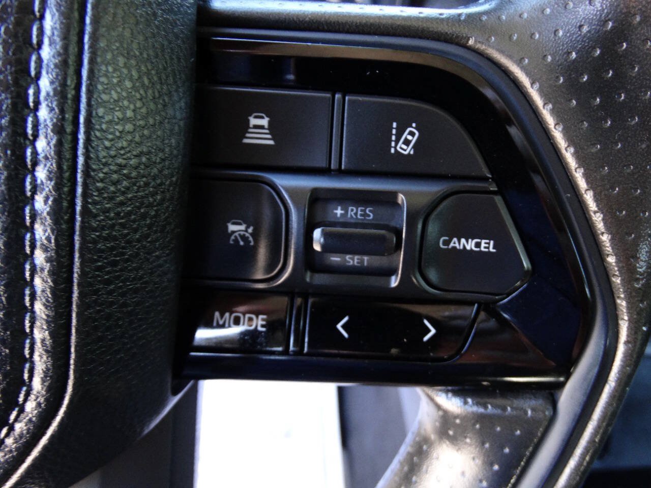 Used 2022 Toyota Tundra 4x4 CrewMax SR image 15
