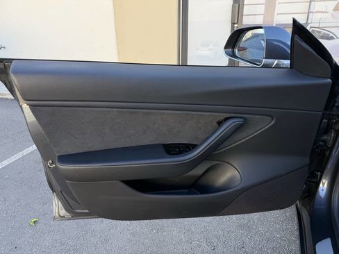 Used 2018 Tesla Model 3 Long Range RWD image 12