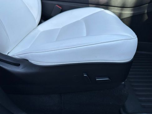 Used 2021 Tesla Model Y Performance image 40