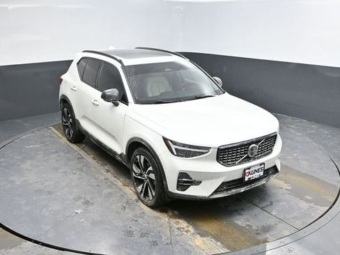 Used 2023 Volvo XC40 B5 Ultimate w/ Protection Package Premier image 32