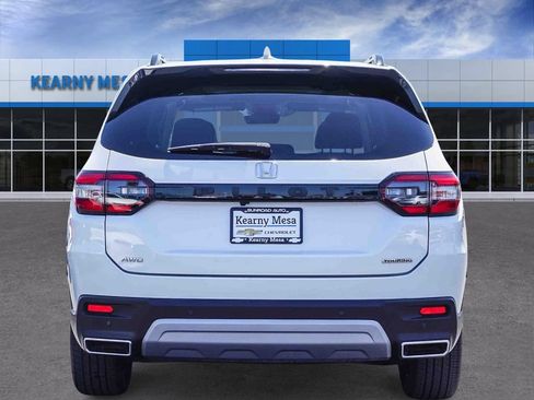 Used 2023 Honda Pilot Touring image 5