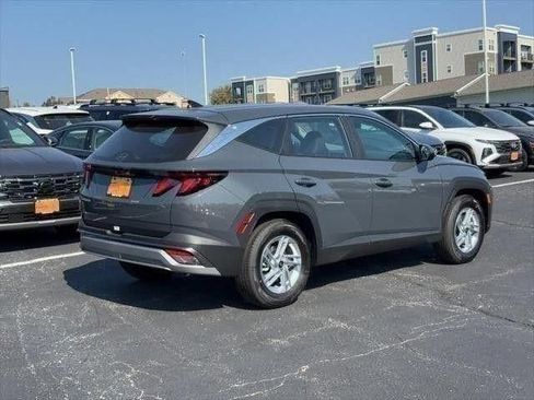Used 2026 Hyundai Tucson SE FWD image 3