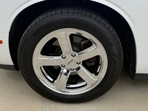 Used 2017 Dodge Challenger SXT RWD image 10