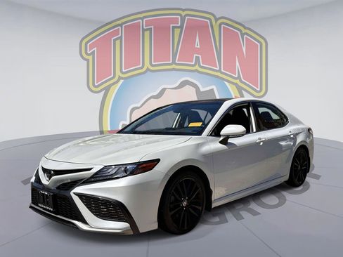 Used 2022 Toyota Camry XSE image 1