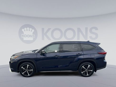 Used 2022 Toyota Highlander XSE image 2