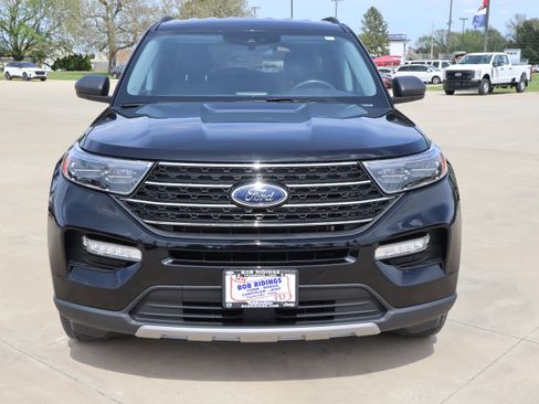 Used 2023 Ford Explorer XLT w/ Equipment Group 202A image 3