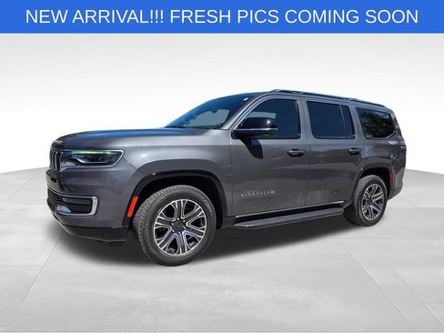 Used 2023 Jeep Wagoneer Series II RWD image 2