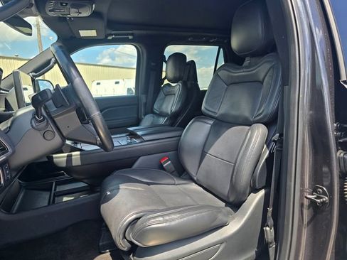 Used 2023 Lincoln Navigator L Reserve AWD/4WD image 10