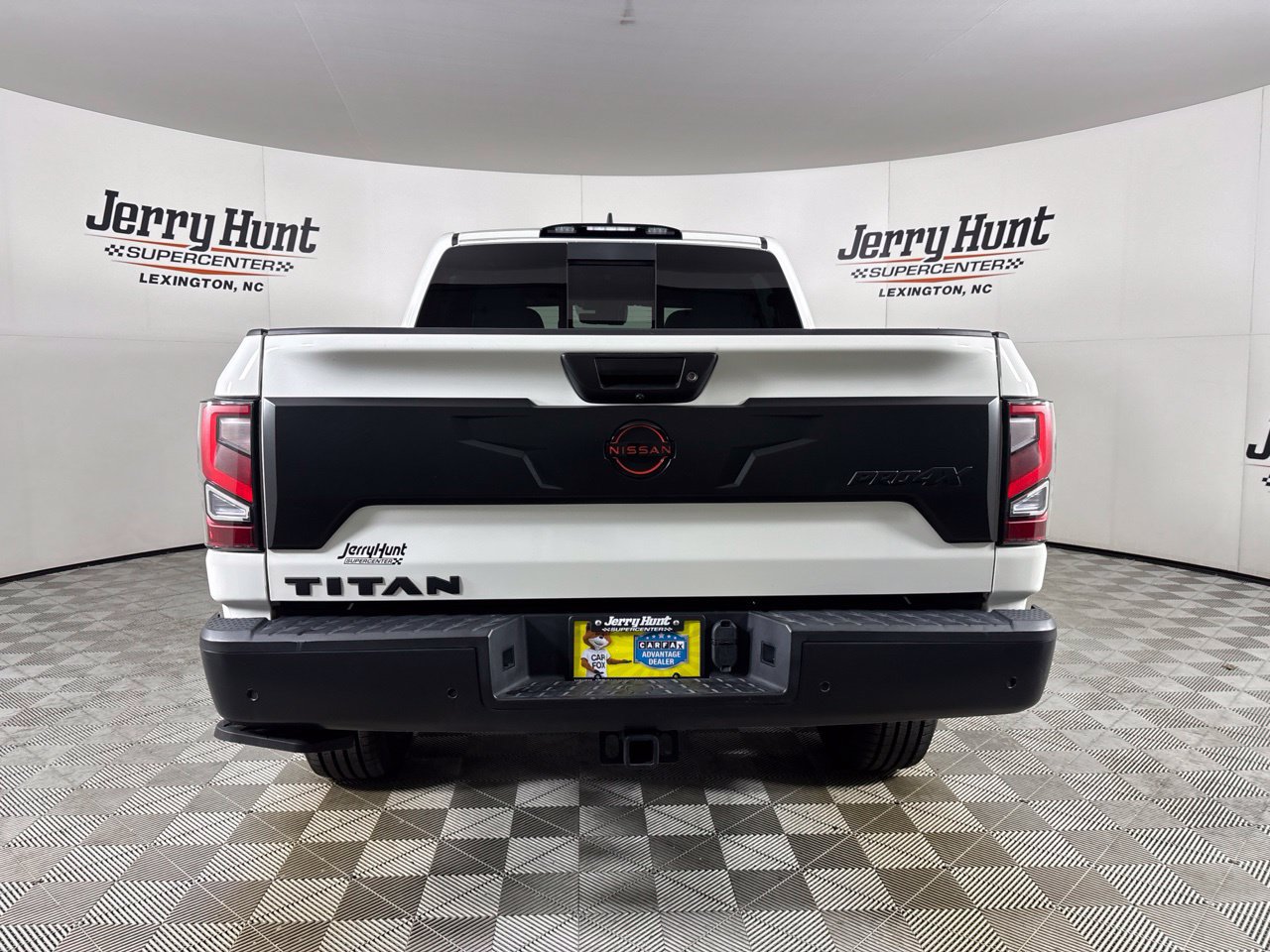 Used 2024 Nissan Titan PRO-4X w/ Pro-4x Convenience Package AWD/4WD image 5