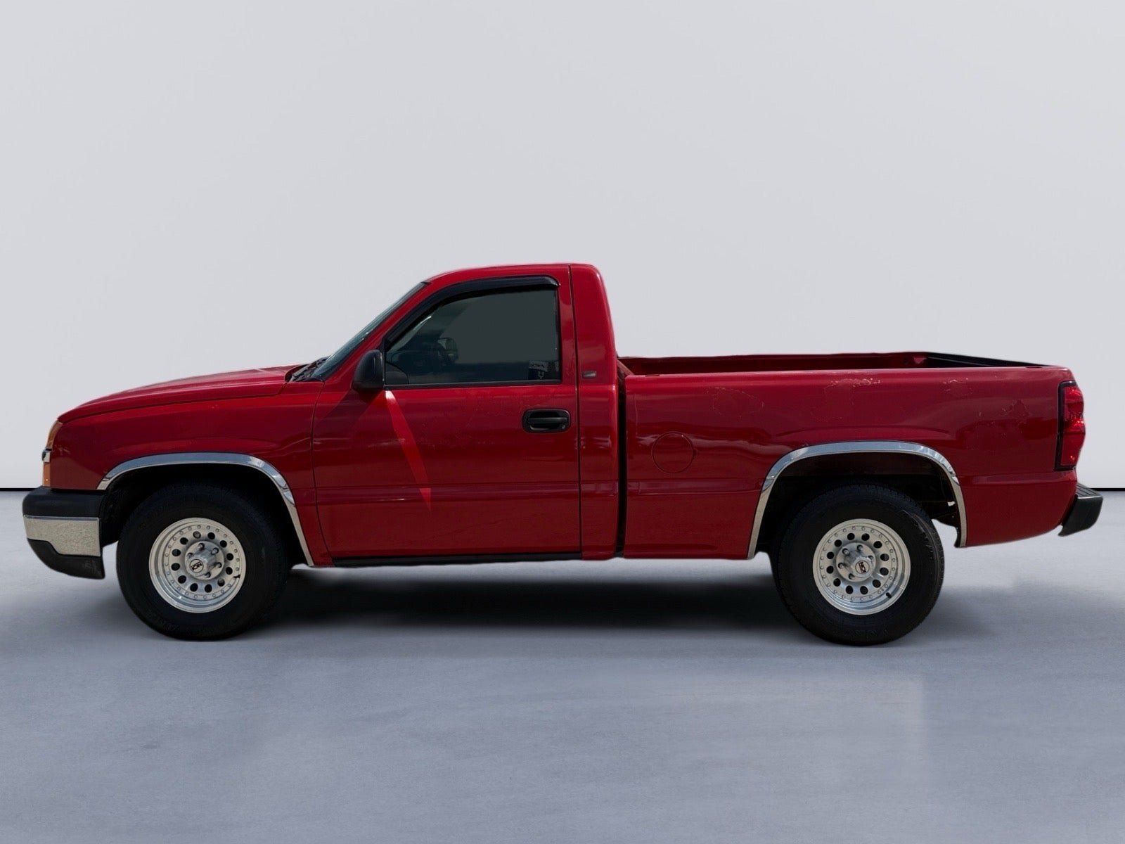 Used 2004 Chevrolet Silverado 1500 W/T RWD image 2