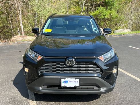 Used 2019 Toyota RAV4 XLE Premium w/ Cold Weather Package AWD/4WD image 8