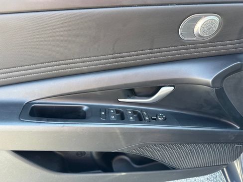 Certified 2026 Hyundai Elantra Limited FWD image 17