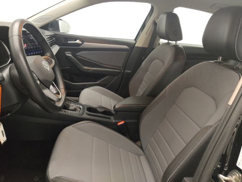 Used 2025 Volkswagen Jetta SE FWD image 17