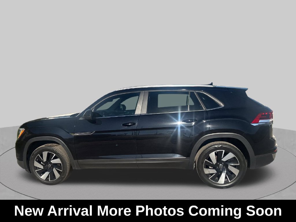 Used 2024 Volkswagen Atlas Cross Sport SE w/ Panoramic Sunroof Package FWD image 3