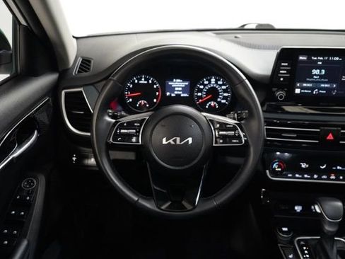 Used 2023 Kia Seltos S image 14