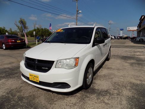 Used 2012 RAM C/V w/ UConnect Hands-Free Group FWD image 3