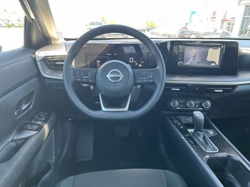 Used 2025 Nissan Kicks S AWD/4WD image 24