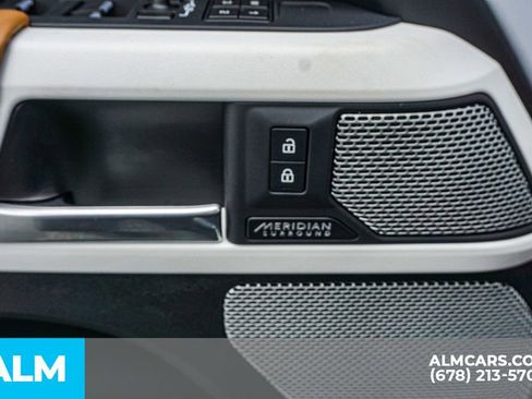 Used 2023 Land Rover Defender 130 SE image 52