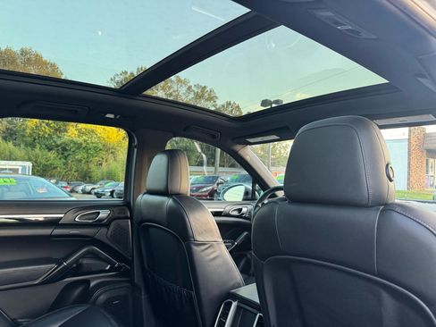 Used 2018 Porsche Cayenne AWD image 22