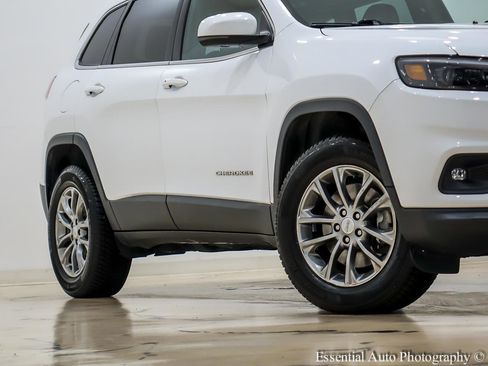 Used 2019 Jeep Cherokee Latitude Plus w/ Comfort/Convenience Group image 4