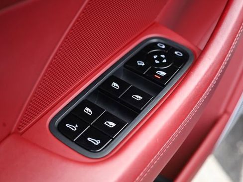 Used 2018 Porsche Panamera 4S image 15