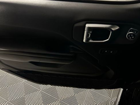 Used 2021 Jeep Wrangler Unlimited Rubicon image 25