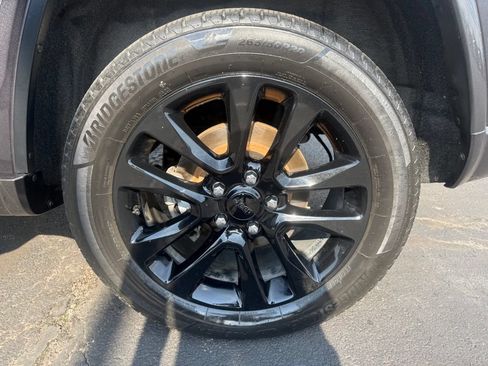 Used 2018 Jeep Grand Cherokee Altitude AWD/4WD image 30