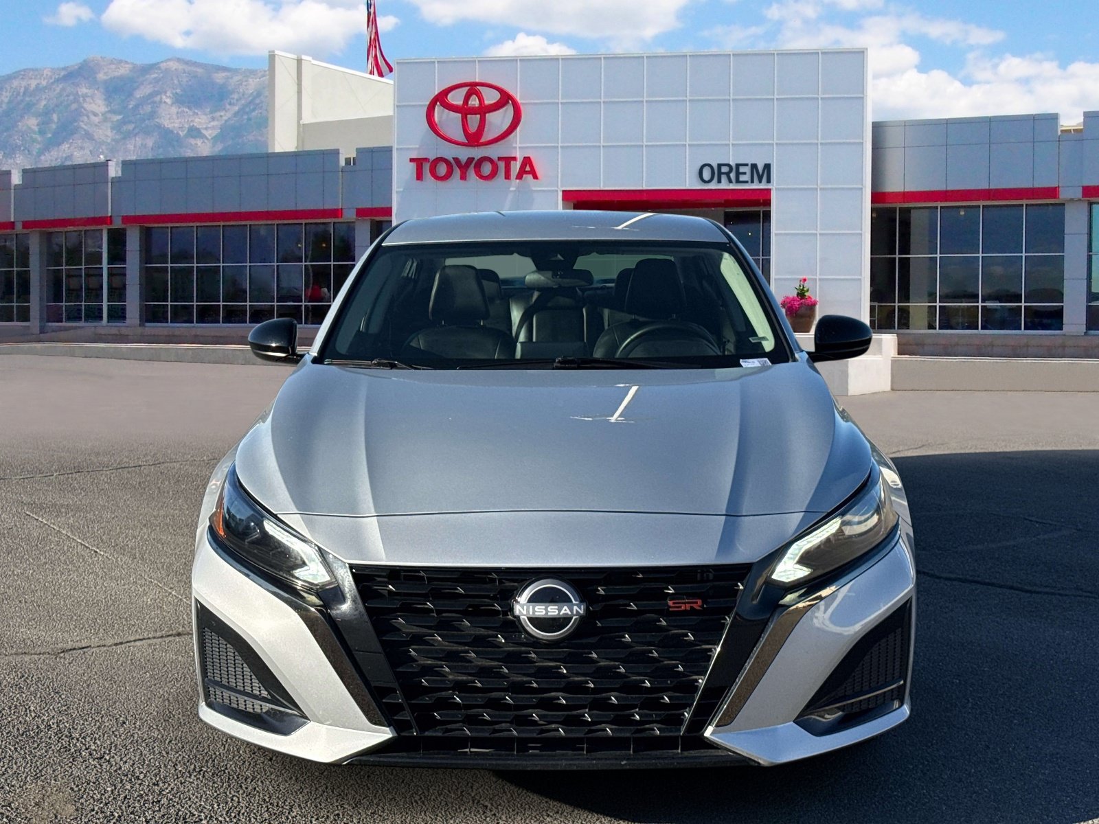 Used 2025 Nissan Altima 2.5 SR FWD image 2