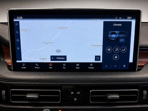 Used 2023 Lincoln Nautilus Reserve AWD/4WD image 6