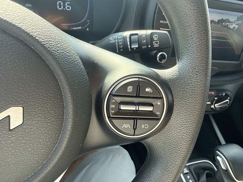 Used 2025 Kia Soul LX FWD image 28