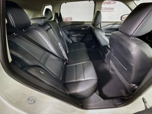 Certified 2021 Nissan Rogue SV w/ Premium Package image 31